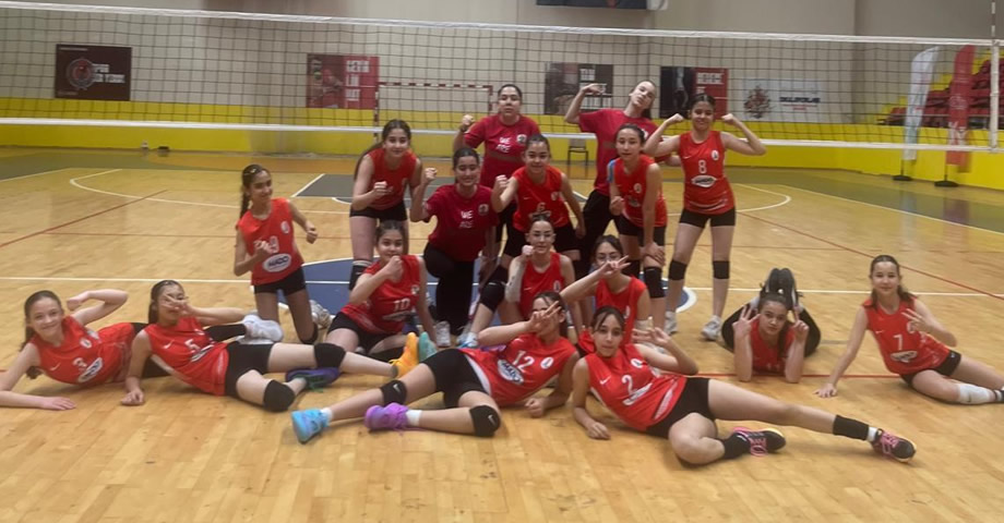 Onikişubat Belediyespor Midi Kız Voleybol Takımı Türkiye Şampiyonası Yolunda