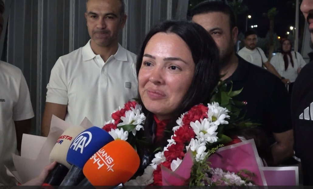 Kahramanmaraşlı Şampiyon Safiye Temizdemir, Memleketinde Coşkuyla Karşılandı! İşte ilk sözleri