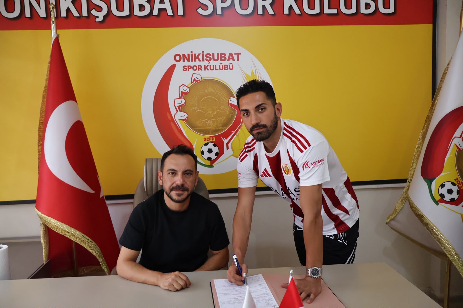 Tecrübeli Forvet Canberk Özçakır Onikişubatspor’da! İlk Sözleri Şampiyonluk Oldu
