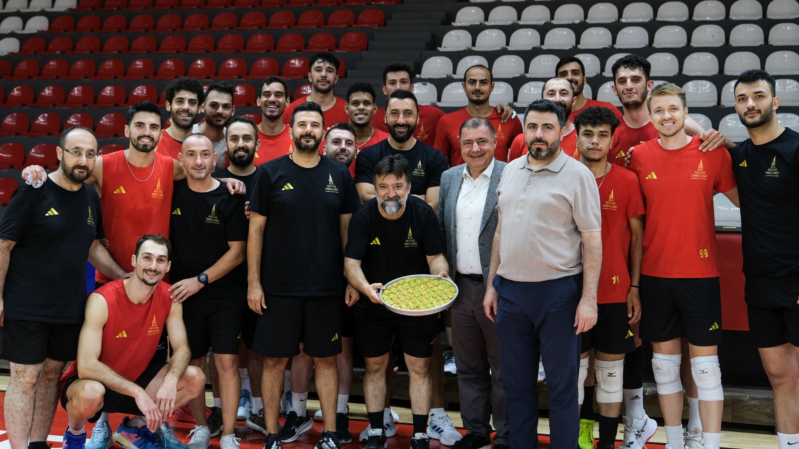 Onikişubat Belediyespor’a Başkan Yardımcılarından Tatlı Ziyaret