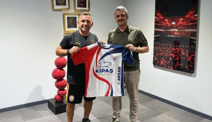 Kahramanmaraş İstiklalspor Forması Okan Buruk’a Takdim Edildi