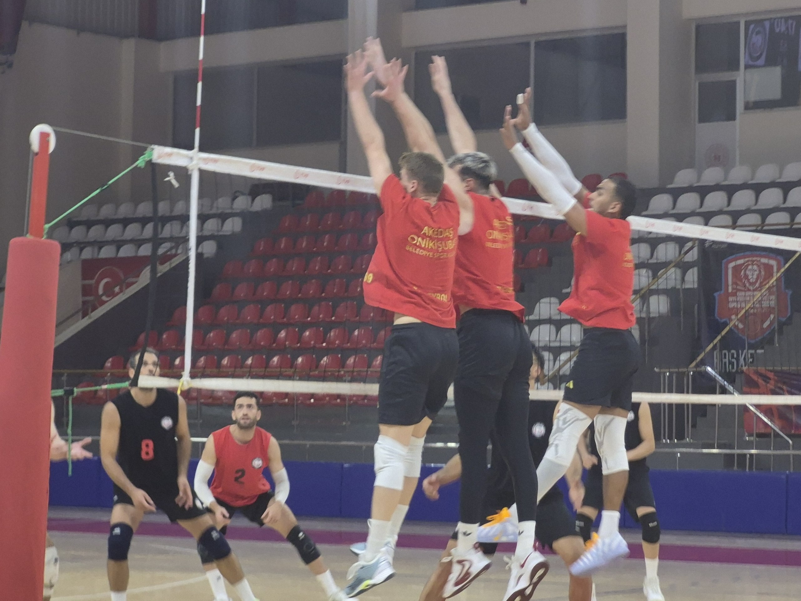 Onikişubat Belediyespor, Efeler Ligi öncesi hazırlık maçında Gaziantep GSİM’yi 3-0 mağlup etti.
