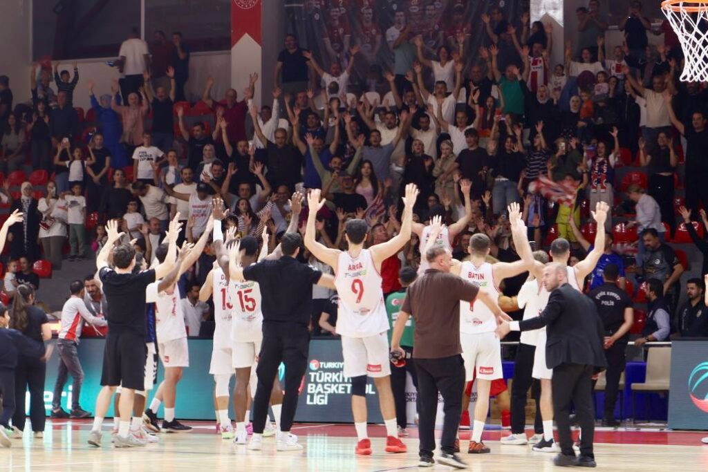 Kipaş İstiklal Basketbol Evinde Şov Yaptı! 114 Sayı Attı