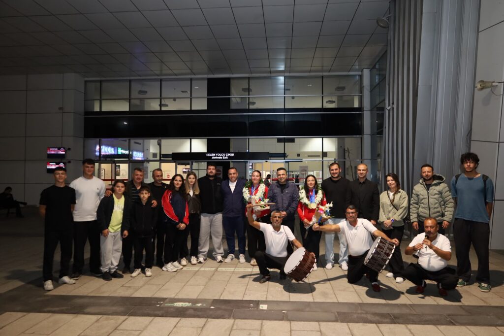 Yunanistan’dan Madalyalarla Dönen Kahramanmaraşlı Milli Sporculara Coşkulu Karşılama